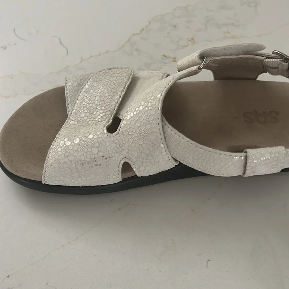 SAS women sandals color: white                       Size: 6.5 M - Picture 9 of 12